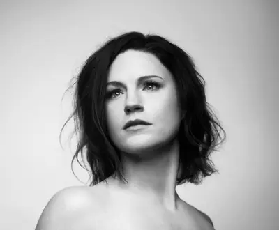 Carrie Manolakos